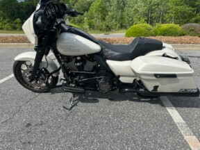 2023 Harley-Davidson® Street Glide® ST White Sand Pearl thumb 3
