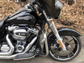 2023 Harley-Davidson® Street Glide® Vivid Black thumb 3