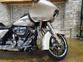 Harley-Davidson® Road Glide® 2018 FLTRX HC SHATTEREDFLK thumb 2