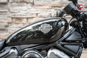 2024 Harley-Davidson® Nightster® Vivid Black thumb 1