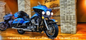 2011 Harley-Davidson® Electra Glide® Ultra Limited, FLHTK thumb 2