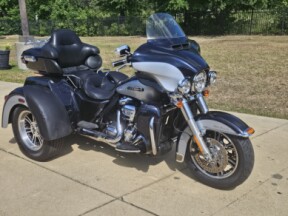 2019 Harley-Davidson® Tri Glide® Ultra Midnight Blue/Barracuda Silver thumb 3