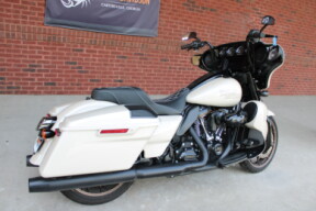 2023 Harley-Davidson® Street Glide® ST White Sand Pearl thumb 2