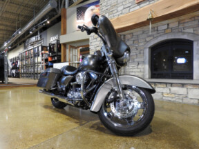 Harley-Davidson® Street Glide® 2013 FLHX CHRM YELLOW PRL thumb 3