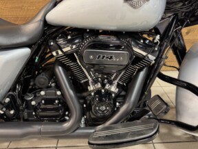 2023 Harley-Davidson® Street Glide® Special Atlas Silver Metallic - Black Finish FLHXS thumb 2