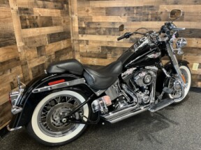 2015 Harley-Davidson® Softail® Deluxe Vivid Black FLSTN thumb 3