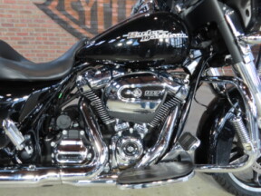 2019 Harley-Davidson® Street Glide® FLHX thumb 2