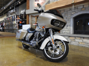 Harley-Davidson® Road Glide® 2018 FLTRX HC SHATTEREDFLK thumb 3