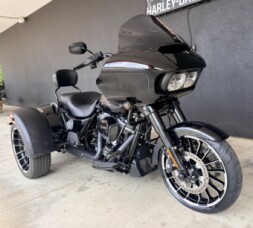 FLTRT 2023 Road Glide® 3 thumb 2