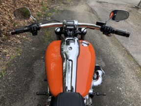 2023 Harley-Davidson® Breakout™ Baja Orange thumb 0