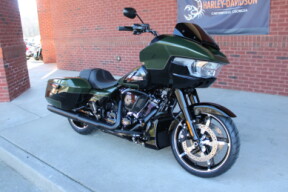 2026 Harley-Davidson® Road Glide® Olive Steel Metallic / Vivid Black Black Trim thumb 3
