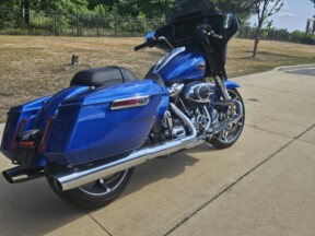 2025 Harley-Davidson® Street Glide® Blue Burst thumb 2