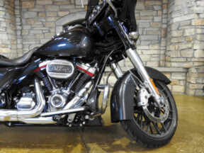 Harley-Davidson® CVO™ Street Glide® 2020 FLHXSE BLACK STARDUST thumb 2