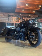 MY23 Harley-Davidson® Road King® Special FLHRXS Vivid Black thumb 3