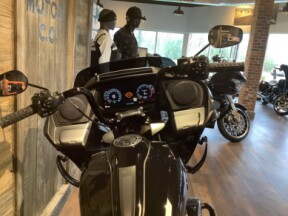 Harley-Davidson® Road Glide® 2026 FLTRX T23-26 Vivid Black Black Trim thumb 0