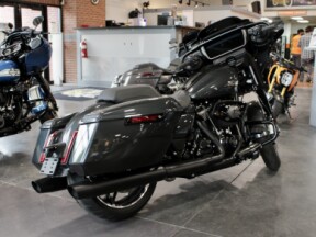 2025 Harley-Davidson Street Glide Grand American Touring thumb 2