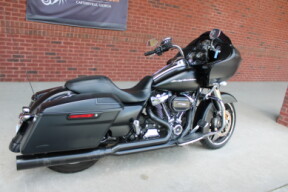 2017 Harley-Davidson® Road Glide® Special Black Denim thumb 2