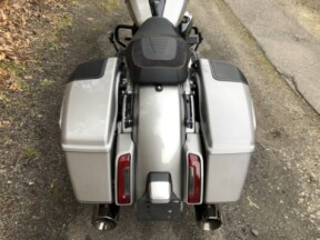 2023 Harley-Davidson® CVO™ Road Glide® Dark Platinum w/Pinstripe thumb 1