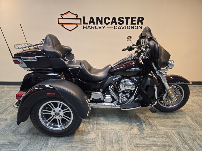2014 Harley-Davidson® Tri Glide® Ultra Blackened Cayenne FLHTCUTG