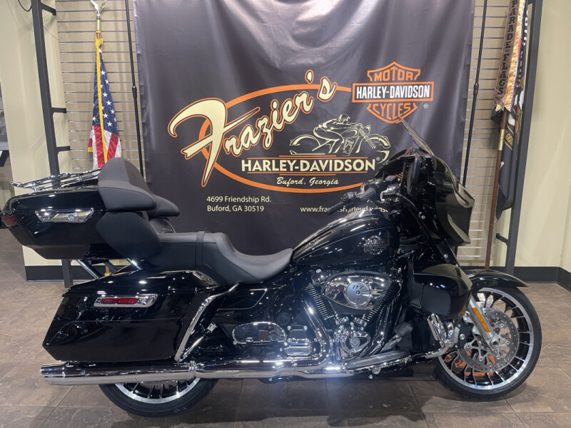 2026 Harley-Davidson® Street Glide Limited Vivid Black Chrome Trim