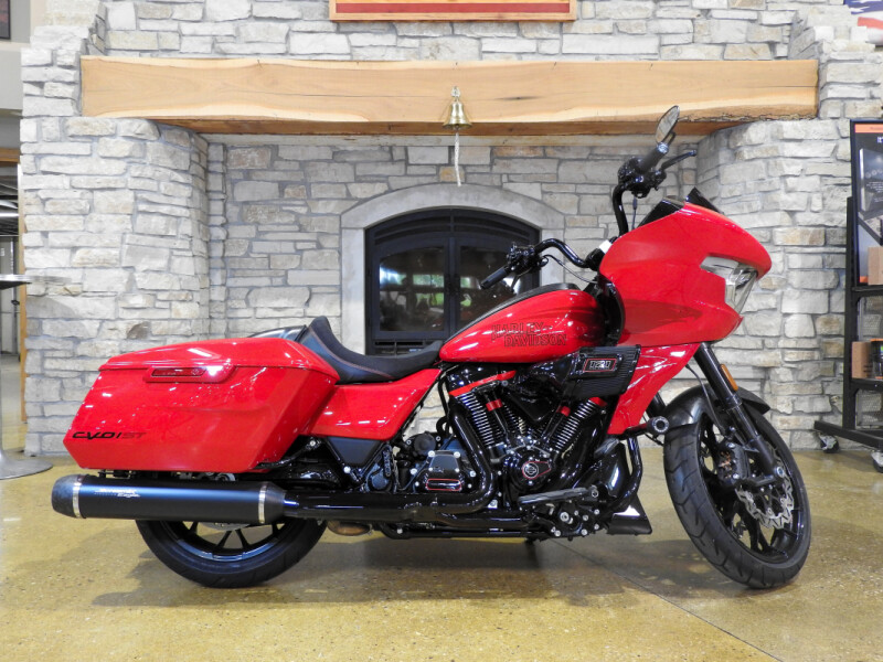 Harley-Davidson® CVO™ Road Glide™ ST 2025 FLTRXSTSE RALLY RED