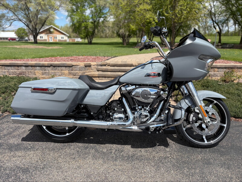 2026 Harley-Davidson® Road Glide® Dark Billiard Gray Chrome Trim