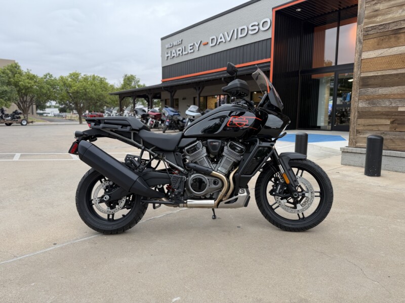 2026 Harley-Davidson® Pan America® 1250 Special Vivid Black Black Cast Wheels