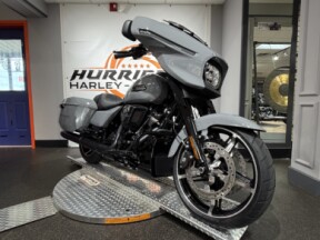 2026 Harley-Davidson® Street Glide® Aurora Blue Denim Chrome Trim thumb 3