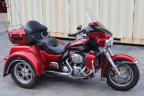 2012 Harley-Davidson® Tri Glide® Ultra FLHTCUTG thumb 2