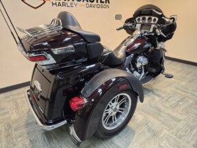 2014 Harley-Davidson® Tri Glide® Ultra Blackened Cayenne FLHTCUTG thumb 3