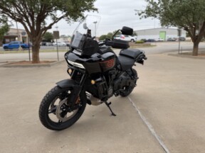 2026 Harley-Davidson® Pan America® 1250 Special Vivid Black Black Cast Wheels thumb 0
