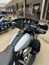 FLHTCUTG 2023 Tri Glide® Ultra thumb 2