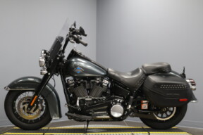 2025 Harley-Davidson® Heritage Classic FLHC thumb 0