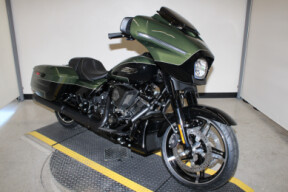 2026 Harley-Davidson Street Glide Grand American Touring FLHX thumb 2