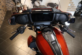 2025 Street Glide™ Ultra (FLHXU) thumb 1