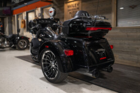 2025 Tri Glide® Ultra (FLHTCUTG) thumb 0