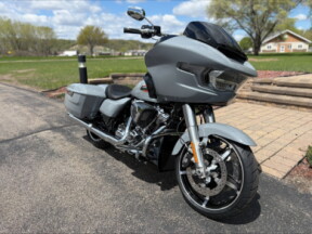 2026 Harley-Davidson® Road Glide® Dark Billiard Gray Chrome Trim thumb 3
