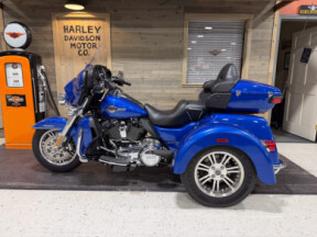 2024 Tri Glide™ Ultra (FLHTCUTG) thumb 3