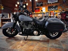 2026 Harley-Davidson® Heritage Classic Dark Billiard Gray Black Cast Wheels thumb 3