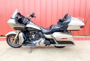 2018 Harley-Davidson® Road Glide® Ultra FLTRU thumb 3