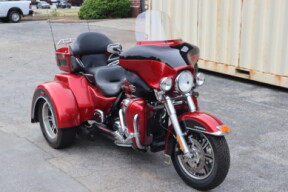 2012 Harley-Davidson® Tri Glide® Ultra FLHTCUTG thumb 1