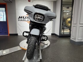 2026 Harley-Davidson® Street Glide® Aurora Blue Denim Chrome Trim thumb 2