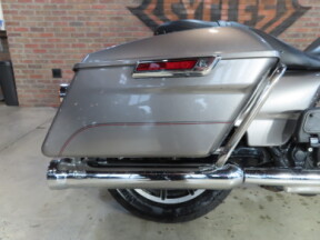 2016 Harley-Davidson® Road King® FLHR thumb 2