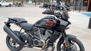 2026 Harley-Davidson® Pan America® 1250 Special Vivid Black Black Cast Wheels