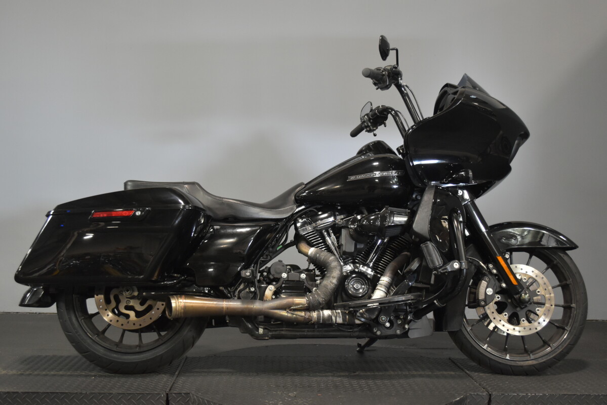 2018 Harley-Davidson® Road Glide® Special Vivid Black | Huntington