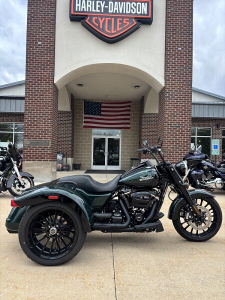 Harley-Davidson® Freewheeler™ 2024 FLRT ALPINE GRN/BLK