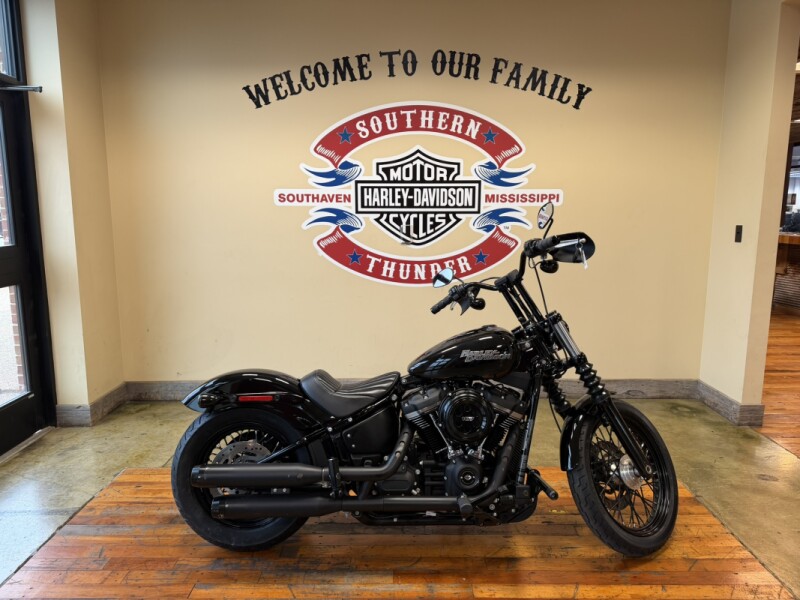 2018 Harley-Davidson® Street Bob® Vivid Black