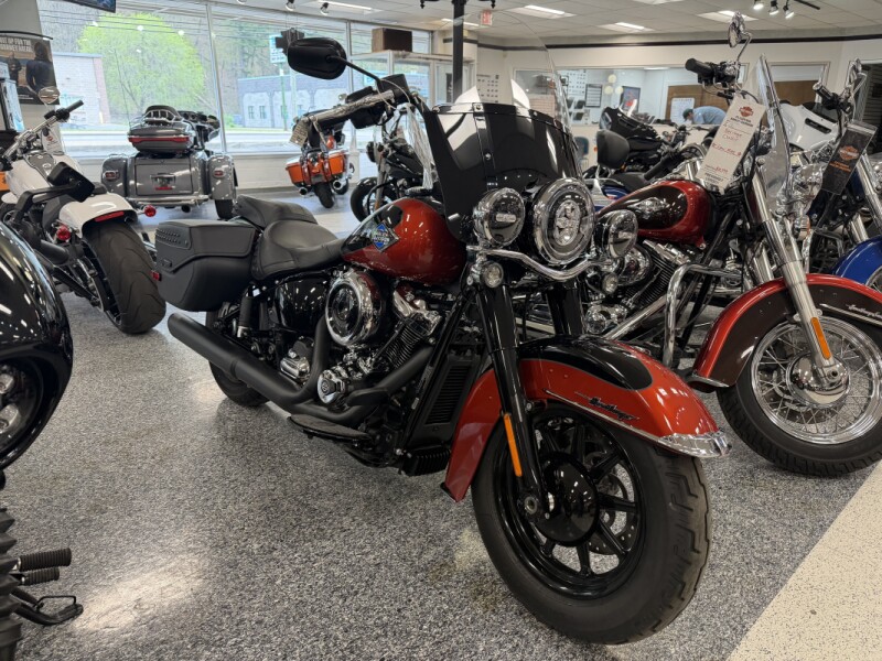 2025 Harley-Davidson® Heritage Classic Whiskey Fire / Vivid Black w/Cast Wheels