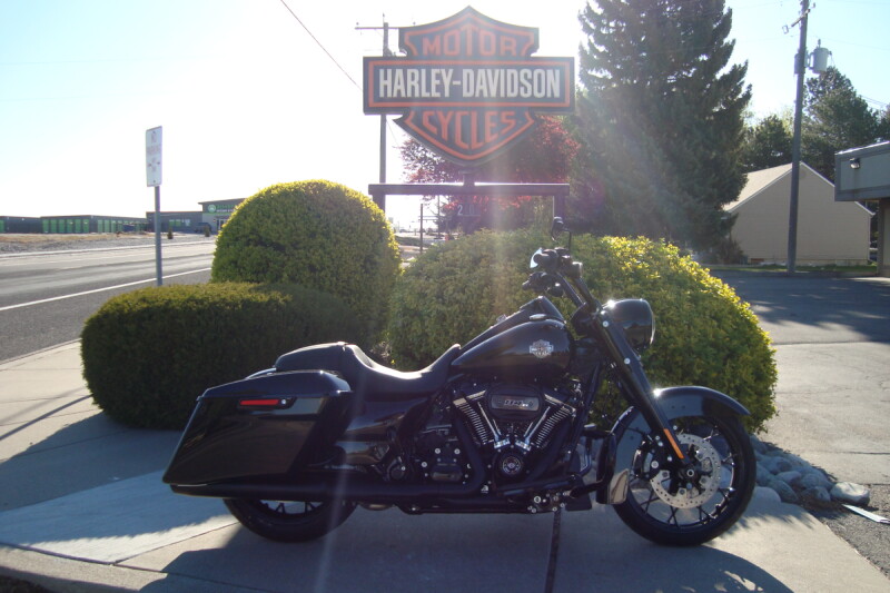 2025 Harley-Davidson® Road King® Special Vivid Black