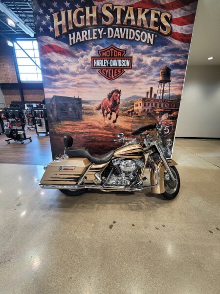 2003 Harley-Davidson® Screamin’ Eagle Road King Centennial Gold and Vivid Black with Gold Leaf Graph